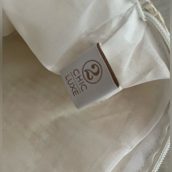 Woven silver & cream clutch purse - Picture 5 of 5